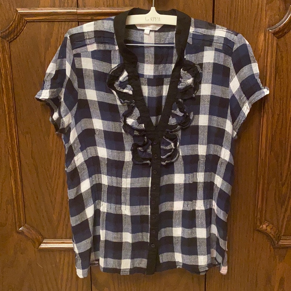 Lightweight short sleeve button down.
